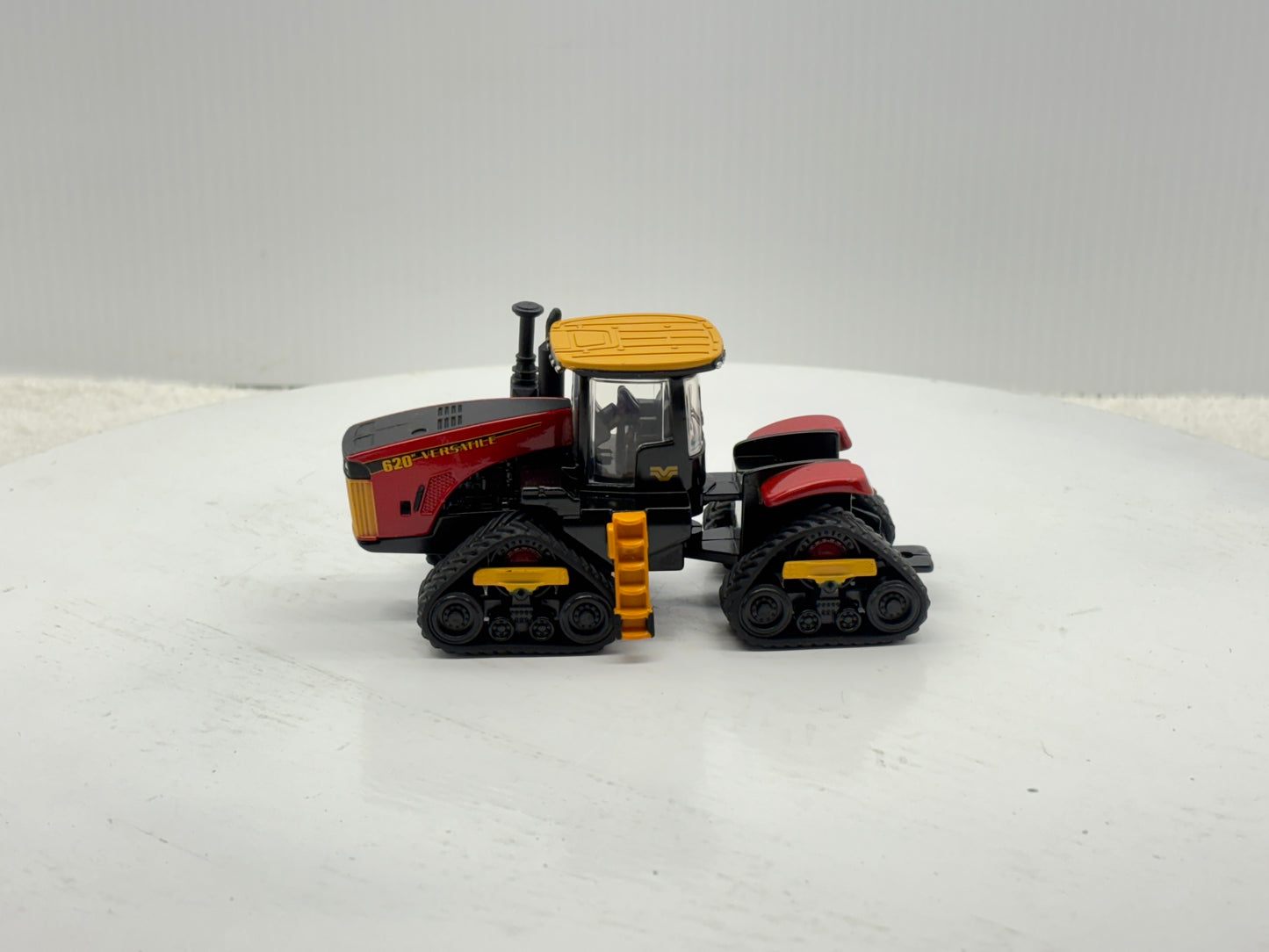 1/64 Versatile 620 DeltaTrak