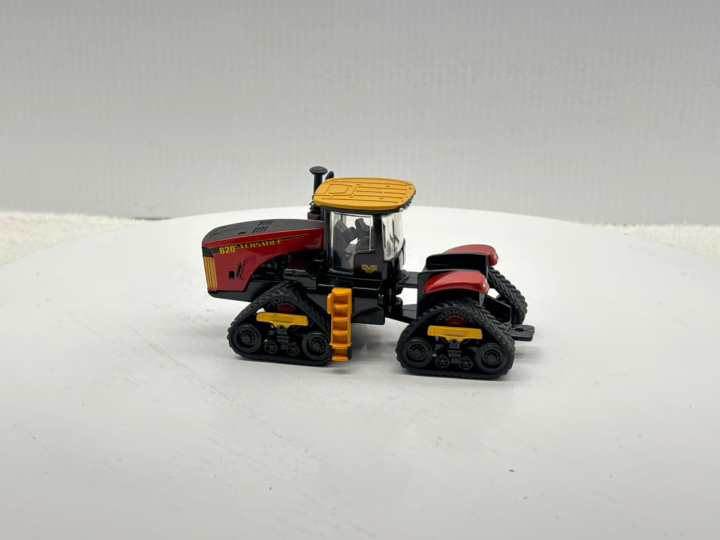 1/64 Versatile 620 DeltaTrak