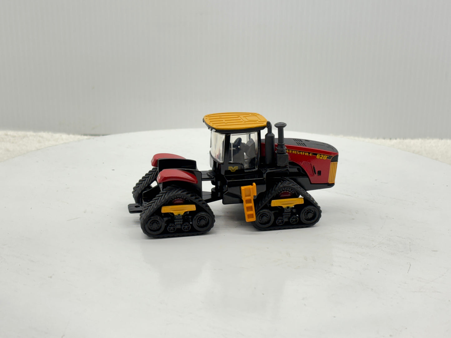 1/64 Versatile 620 DeltaTrak
