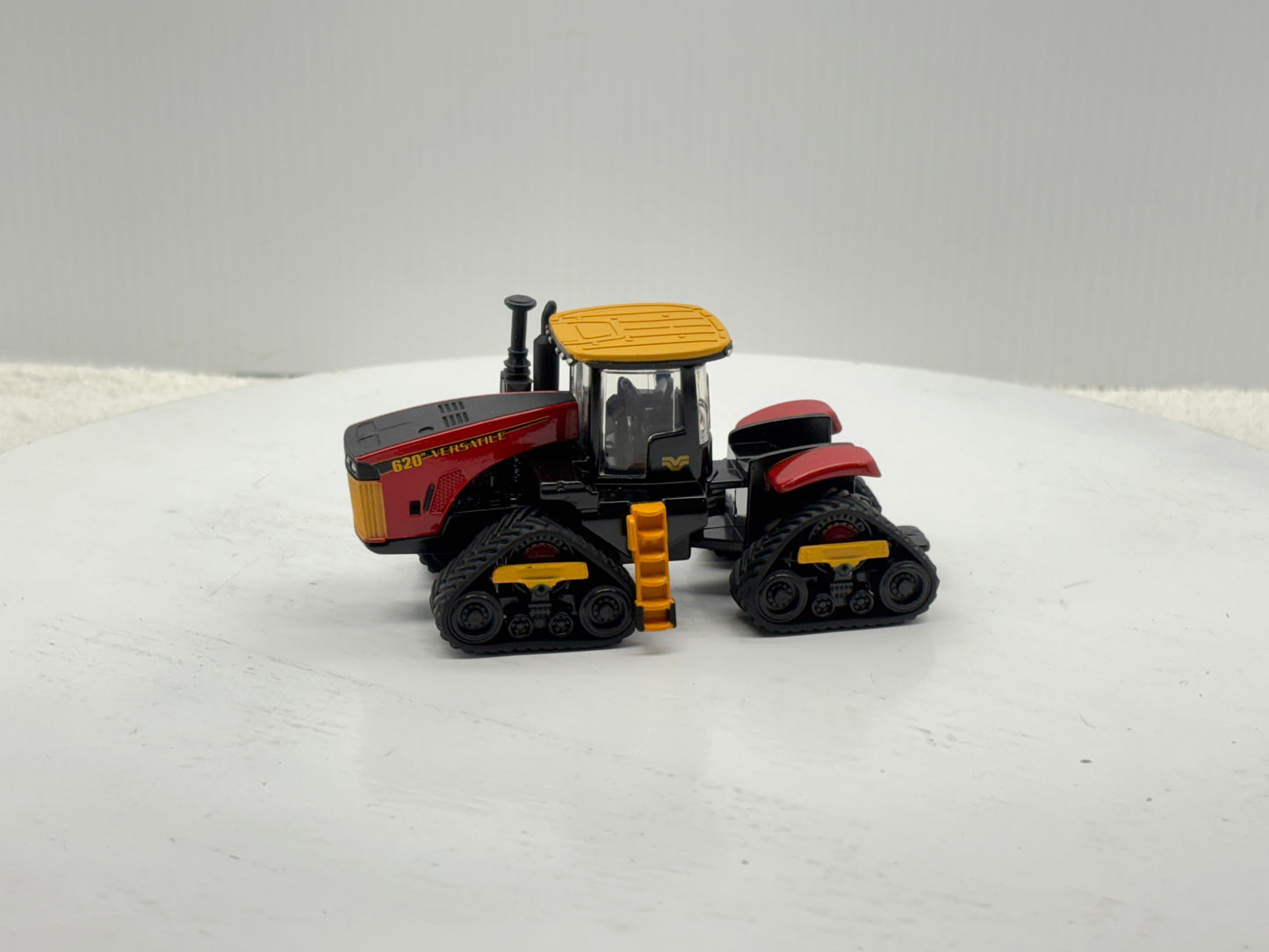 1/64 Versatile 620 DeltaTrak