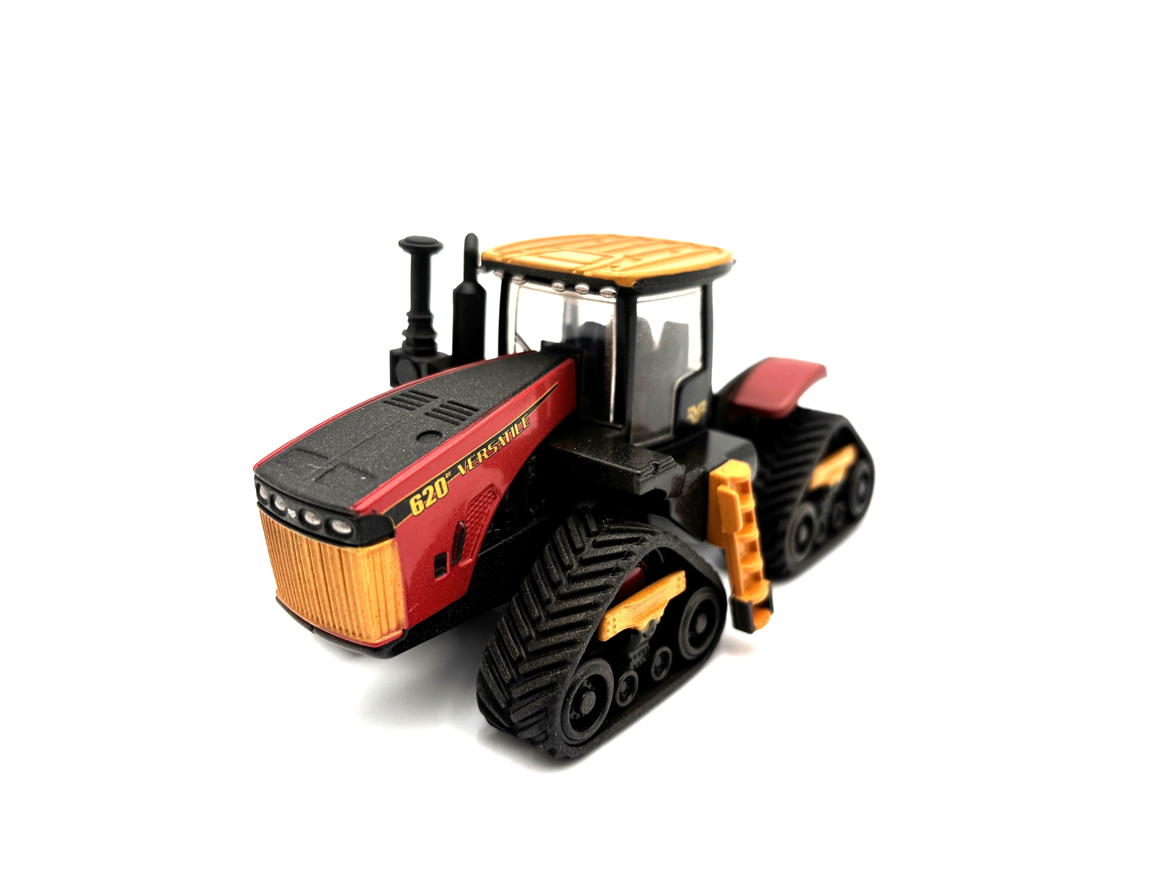 1/64 Versatile 620 DeltaTrak Dusty Chase