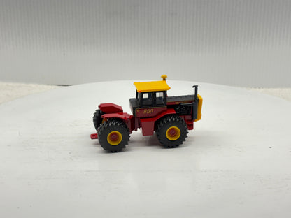 1/64 Versatile 950 Toy Farmer