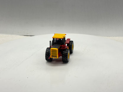 1/64 Versatile 950 Toy Farmer