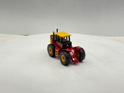 1/64 Versatile 950 Toy Farmer