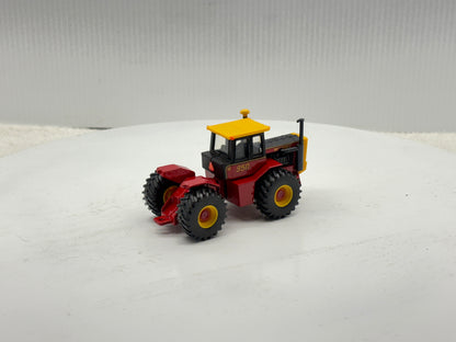 1/64 Versatile 950 Toy Farmer