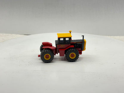 1/64 Versatile 950 Toy Farmer