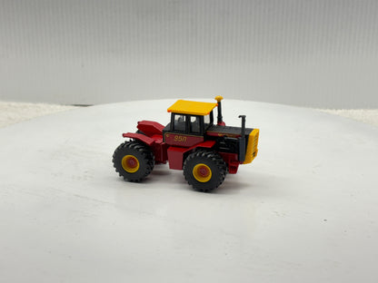 1/64 Versatile 950 Toy Farmer