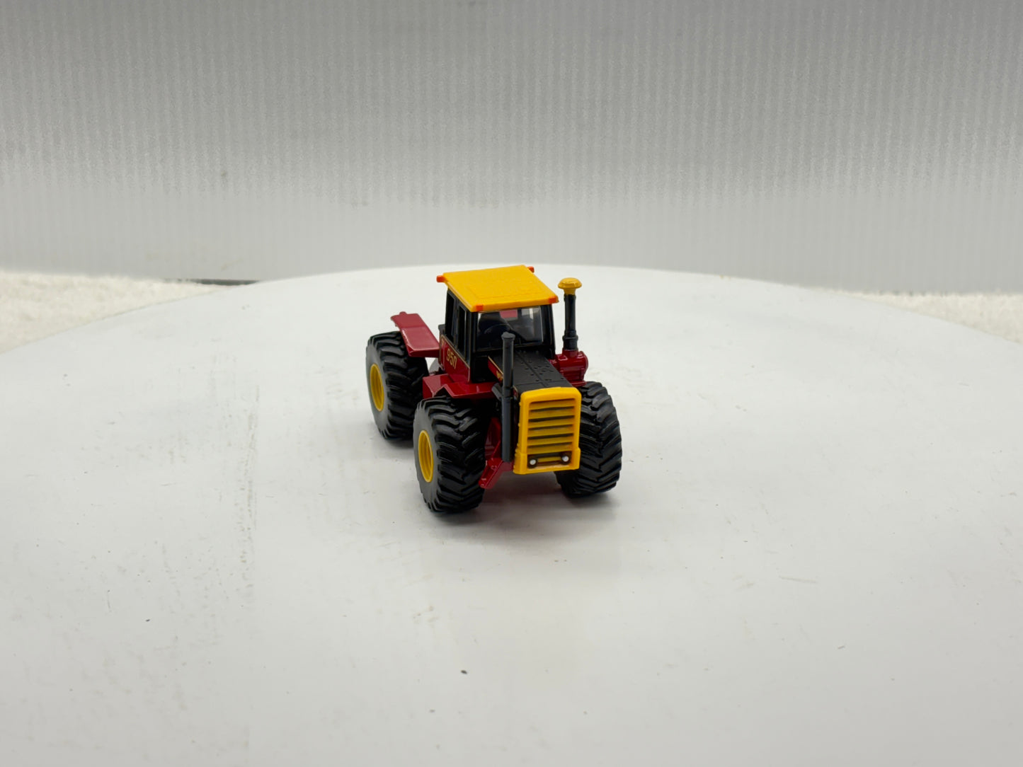 1/64 Versatile 950 Toy Farmer