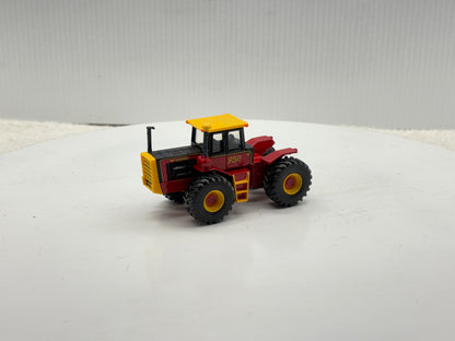 1/64 Versatile 950 Toy Farmer