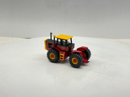 1/64 Versatile 950 Toy Farmer