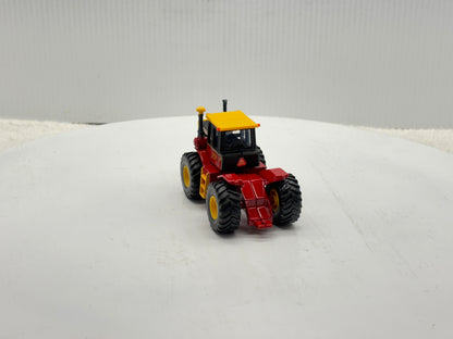 1/64 Versatile 950 Toy Farmer