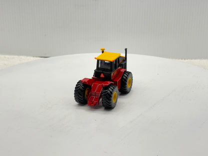 1/64 Versatile 950 Toy Farmer