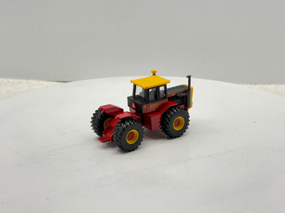 1/64 Versatile 950 Toy Farmer
