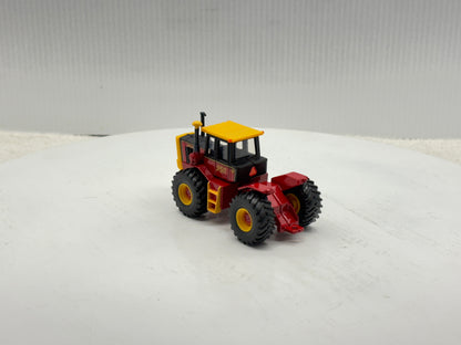 1/64 Versatile 950 Toy Farmer