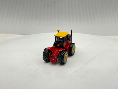 1/64 Versatile 950 Toy Farmer