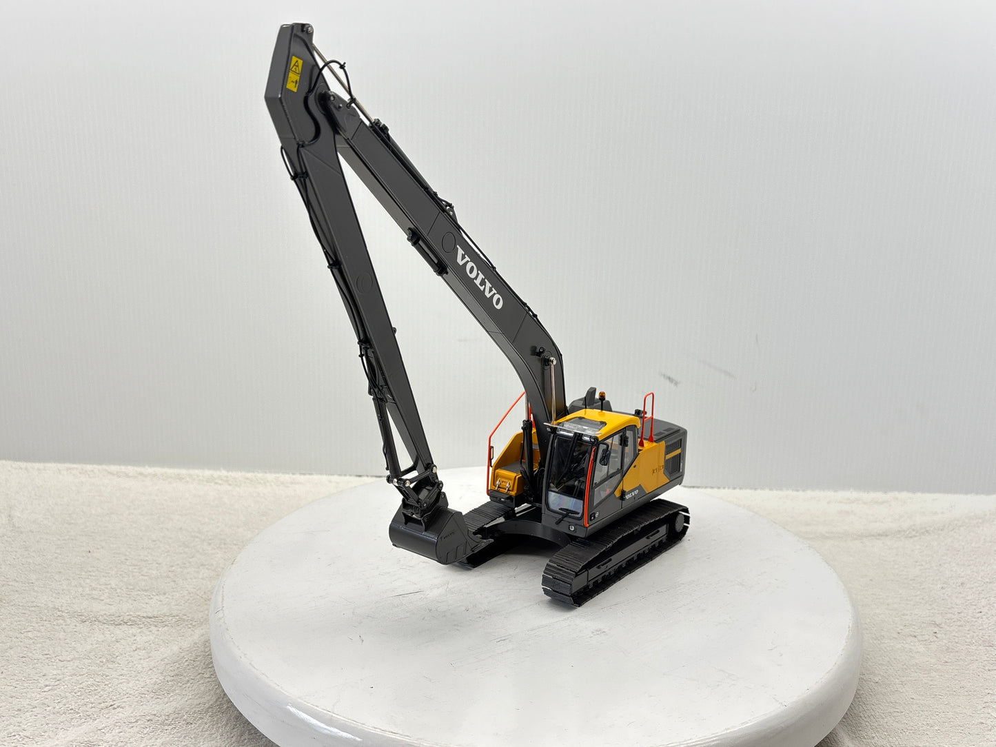 1/32 Volvo EC220ELR