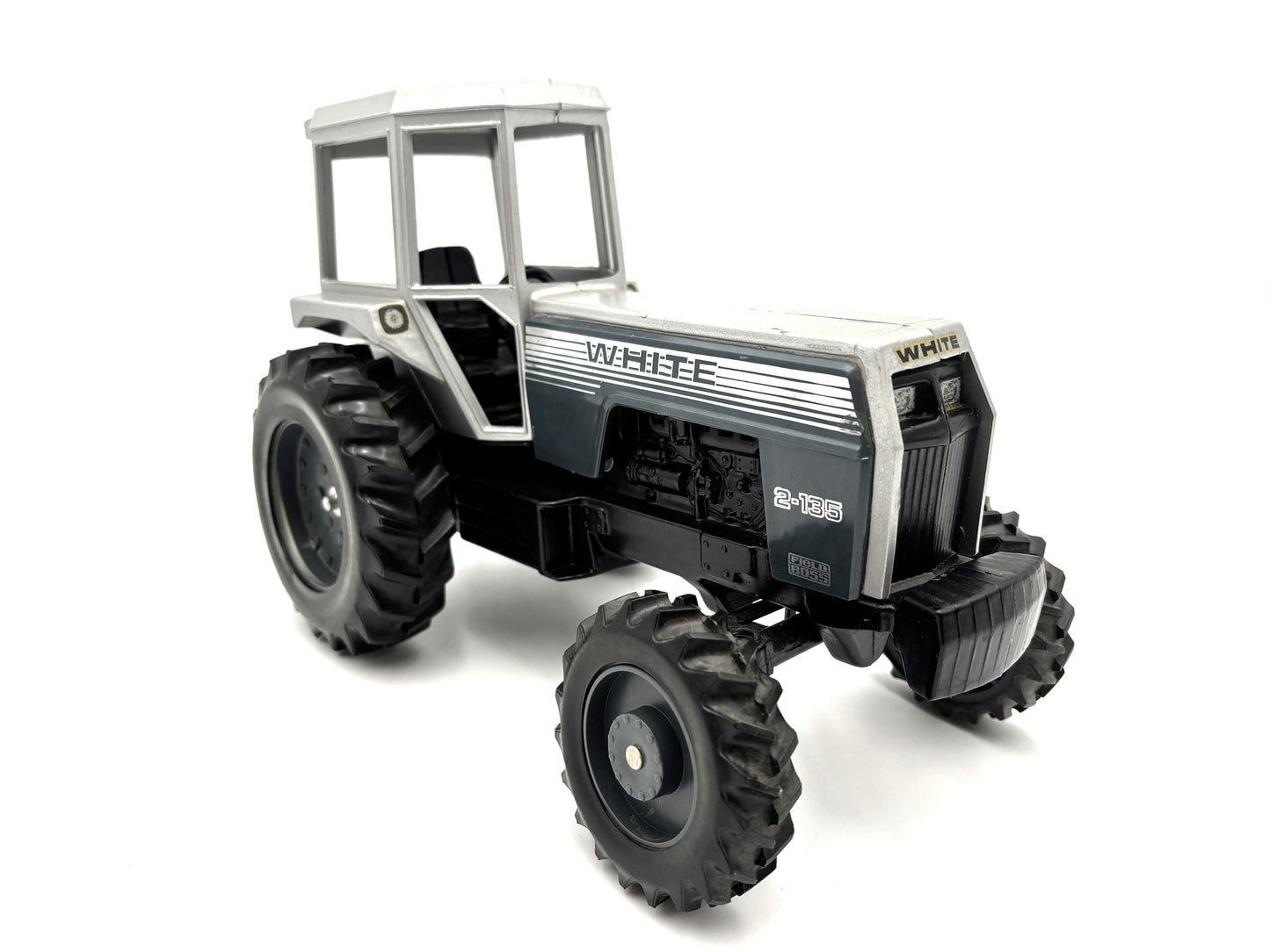 1/16 White 2-135 Field Boss