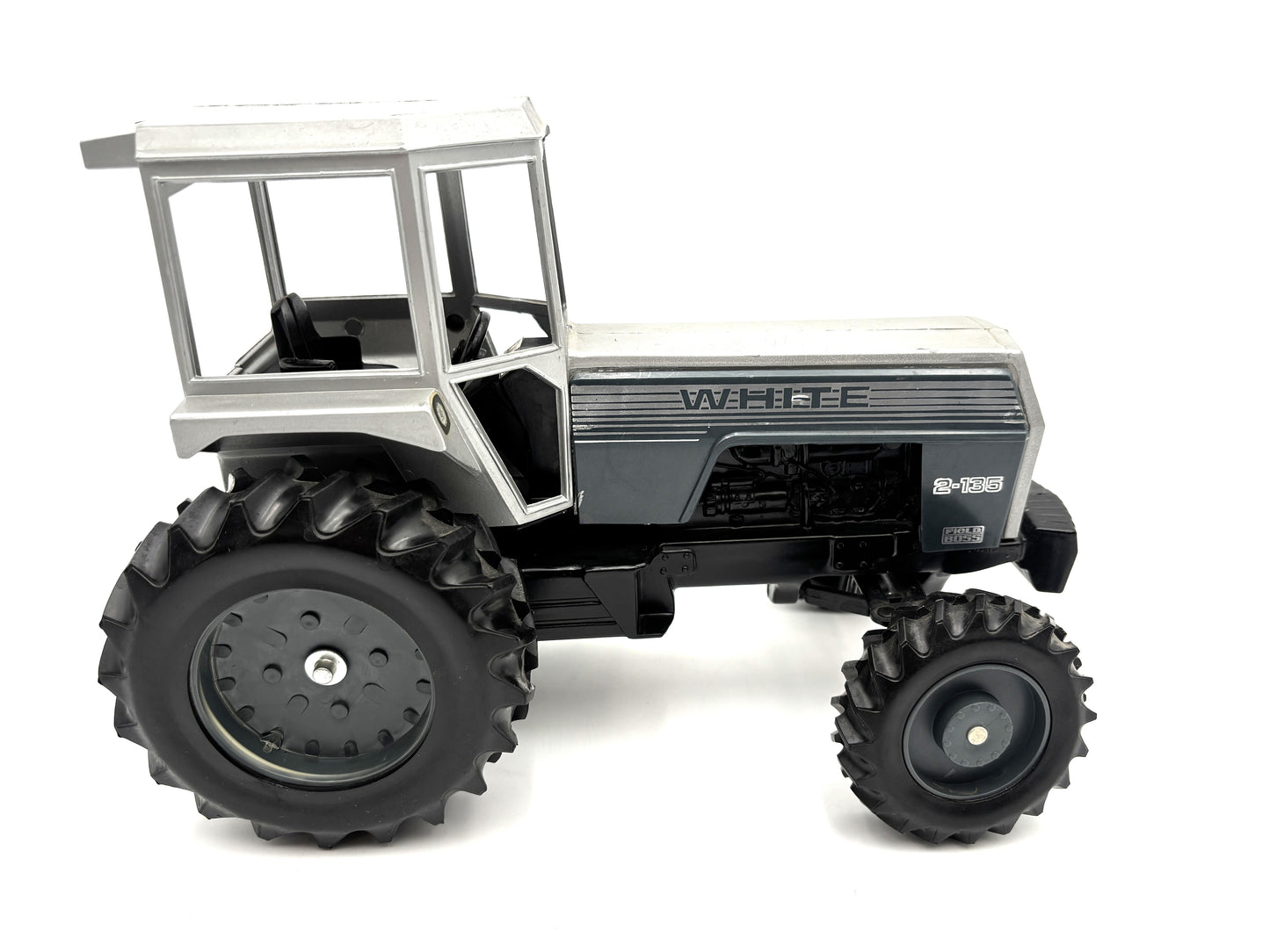 1/16 White 2-135 Field Boss