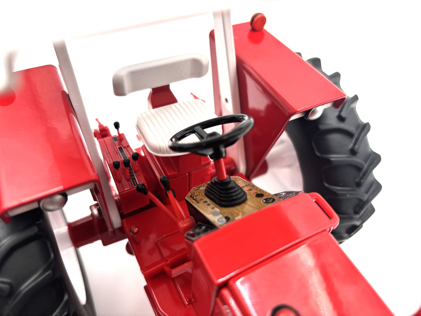 1/16 White 2255 Prestige