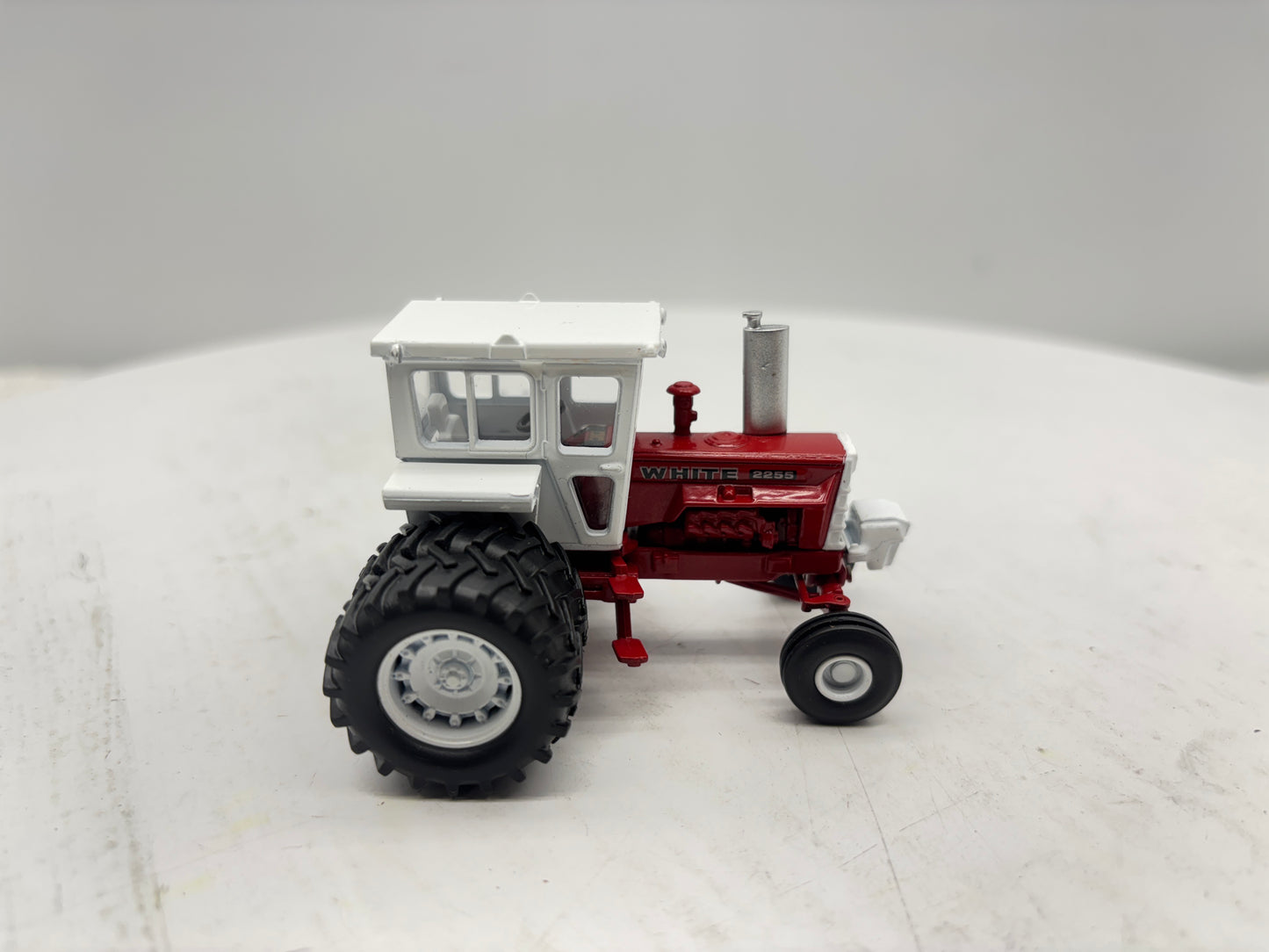 1/64 White 2255 Red