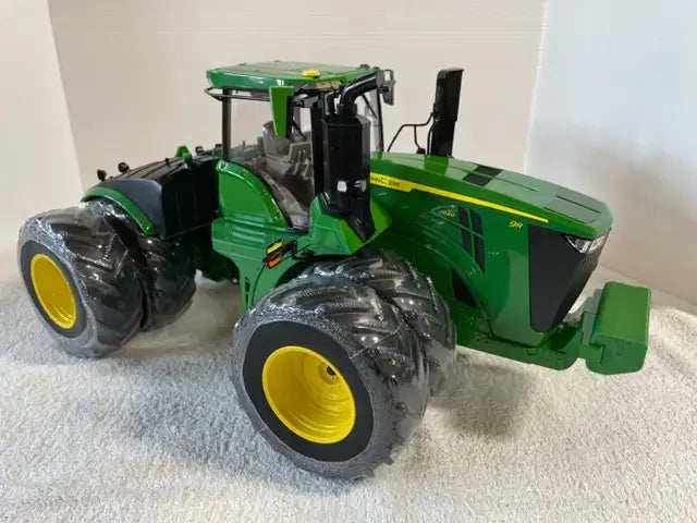 *NEW* - 1/16 JOHN DEERE 9R 640 4wd Farm Toy Tractor