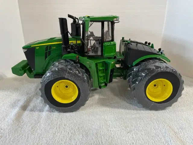 *NEW* - 1/16 JOHN DEERE 9R 640 4wd Farm Toy Tractor